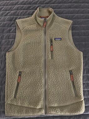 Patagonia Sherpa Fleece Vest in Olive with Brown Accents